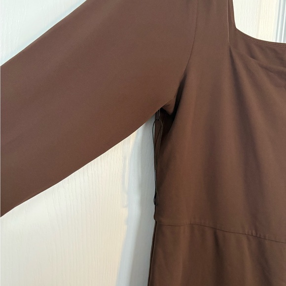 Aritzia | Babaton Contour Squareneck Longsleeve Romper - Picture 8 of 10